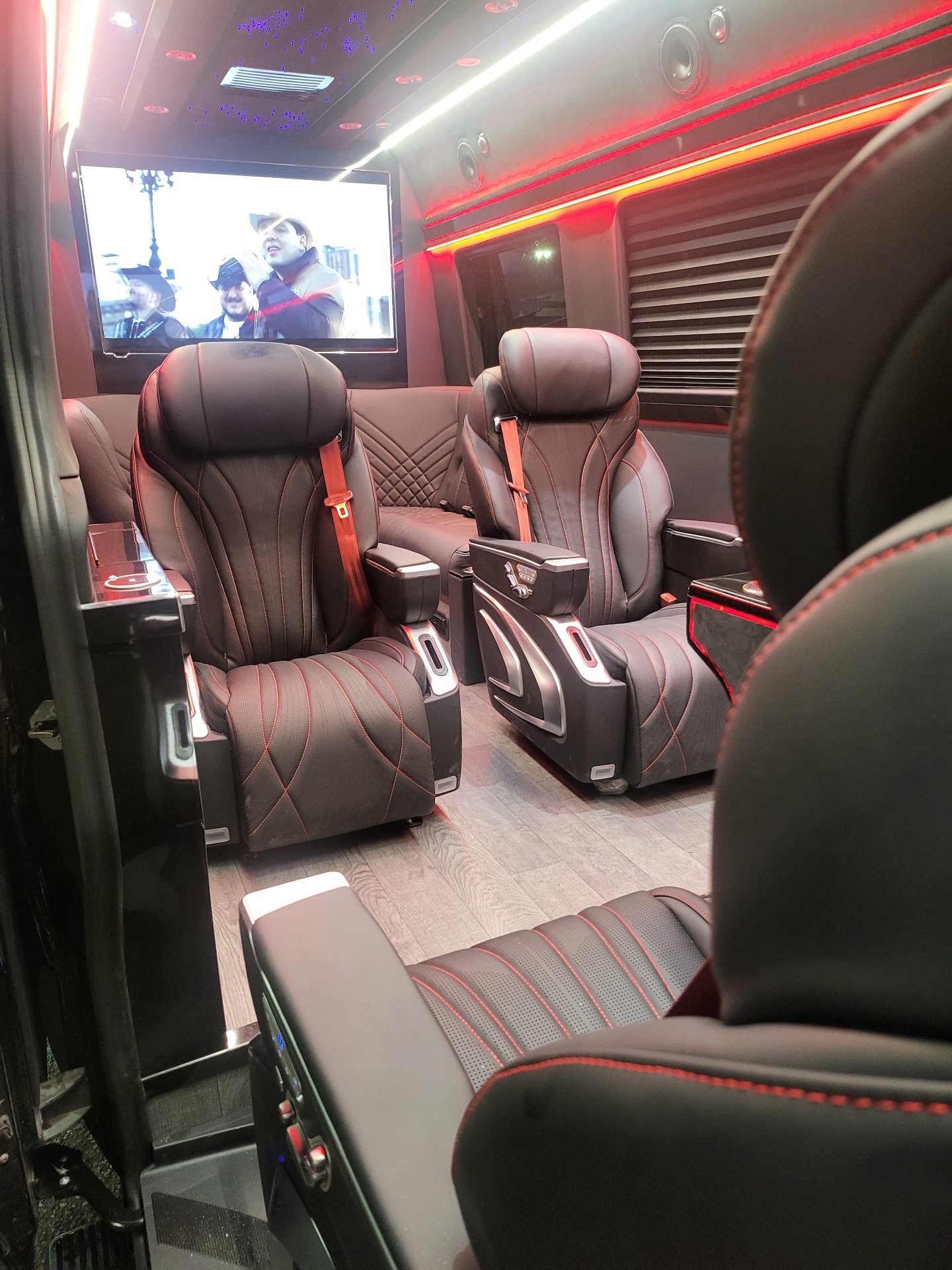 Executive Sprinter Limo — photo 2 of 2