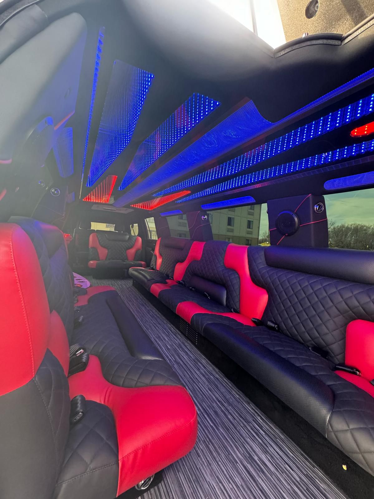 Stretch Limousine — photo 3 of 3